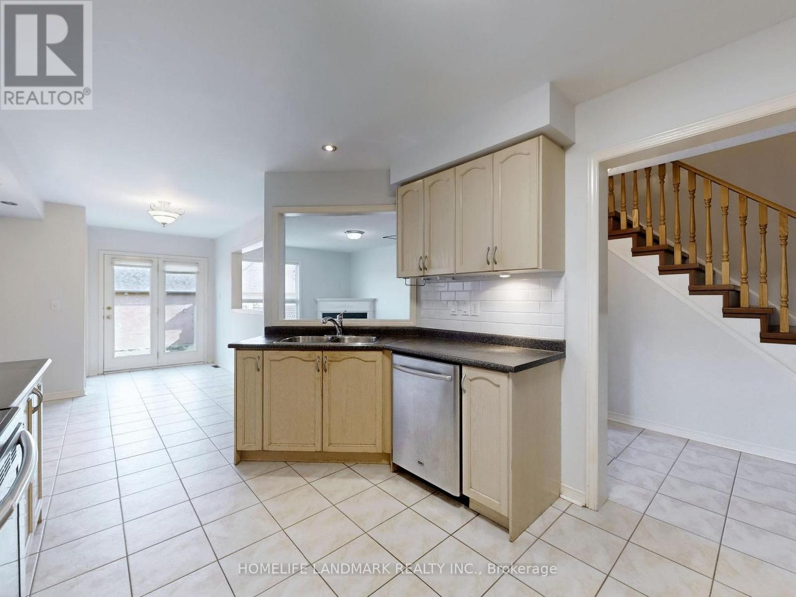 60 Cariglia Trail, Markham, Ontario  L3R 4W8 - Photo 14 - N12424669