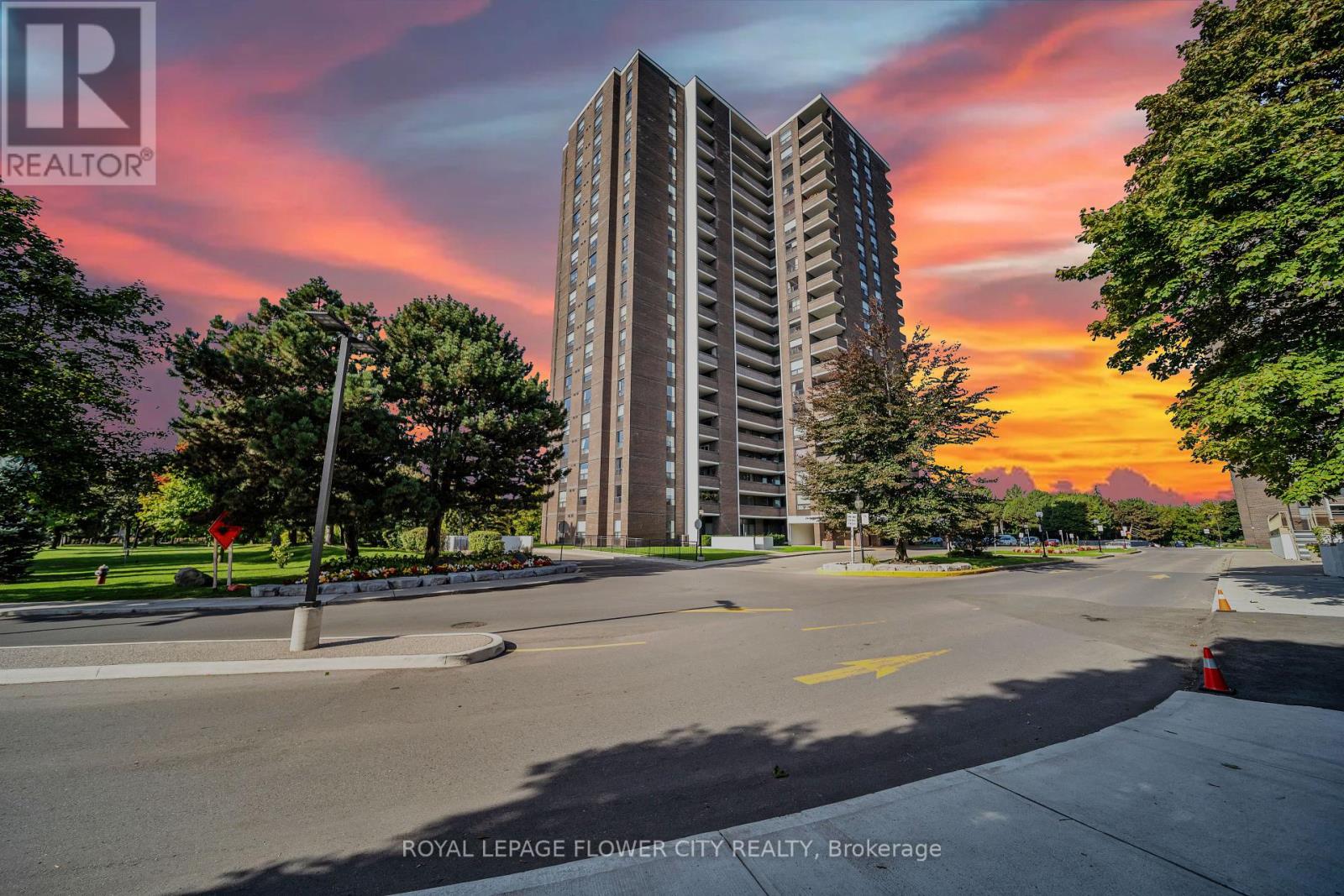 602 - 1515 Lakeshore Road E, Mississauga, Ontario  L5E 3E3 - Photo 8 - W12463702