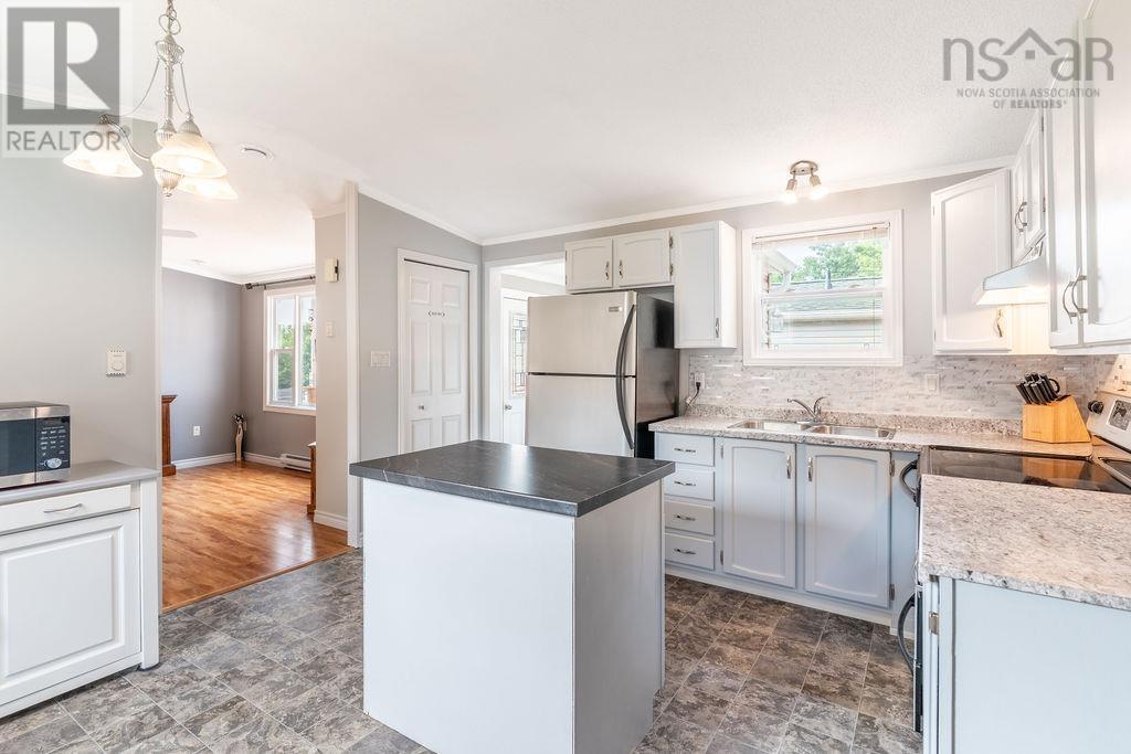 88 Brook Street, Middle Sackville, Nova Scotia  B4E 1B9 - Photo 11 - 202521334
