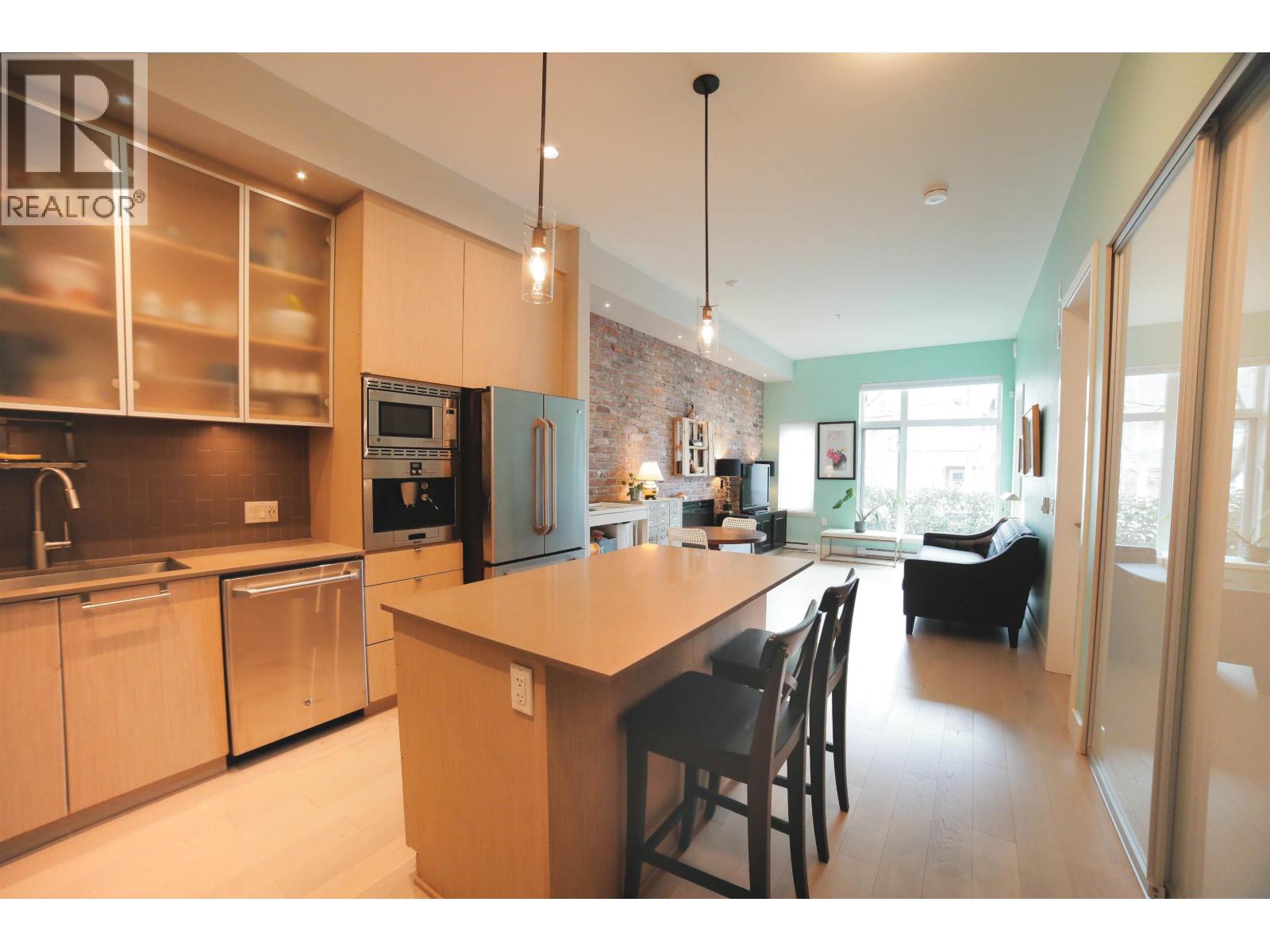 104 260 Salter Street, New Westminster, British Columbia  V3M 0J4 - Photo 3 - R3058725