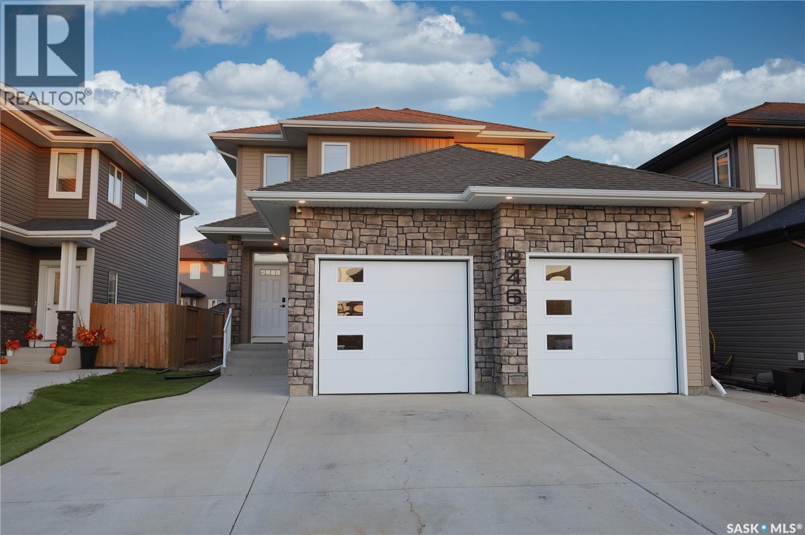 946 Pringle Cove, Saskatoon, Saskatchewan  S7T 0V6 - Photo 2 - SK020921