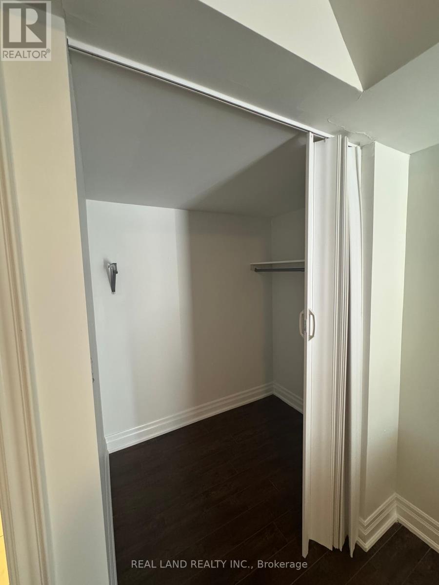 29 Mayfair Court, Richmond Hill, Ontario  L4B 3X7 - Photo 17 - N12464245
