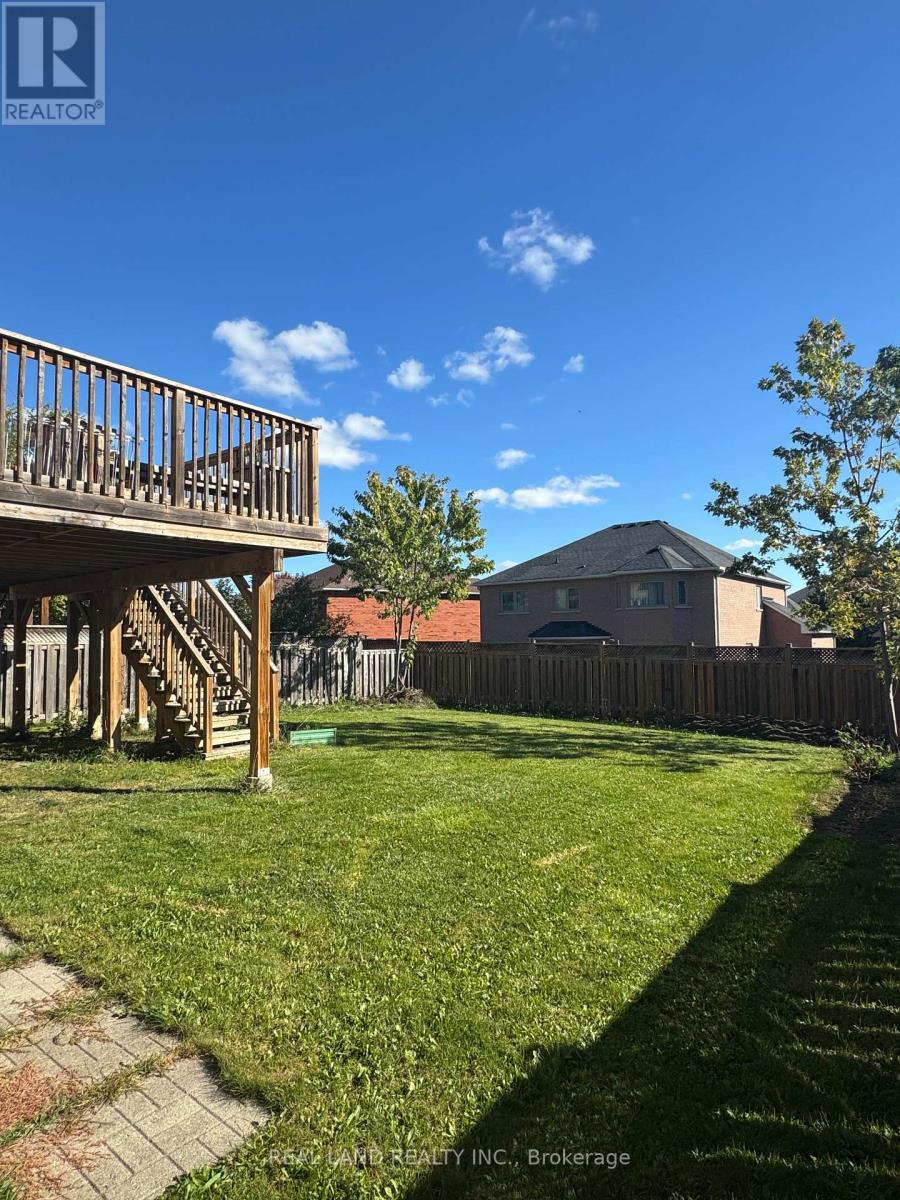 29 Mayfair Court, Richmond Hill, Ontario  L4B 3X7 - Photo 2 - N12464245