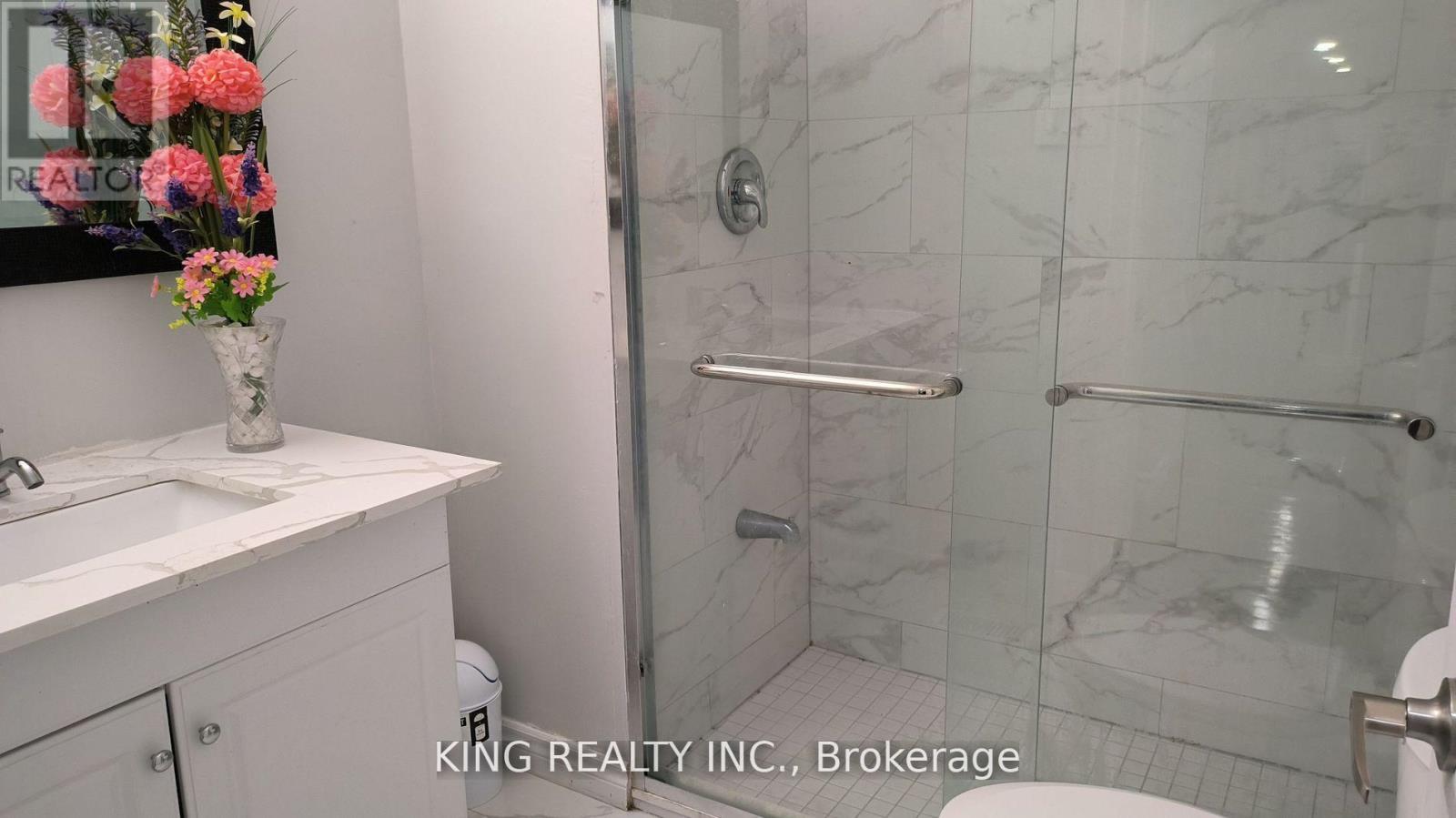 13 Fairfield Avenue, Brampton, Ontario  L6X 2H9 - Photo 10 - W12464239