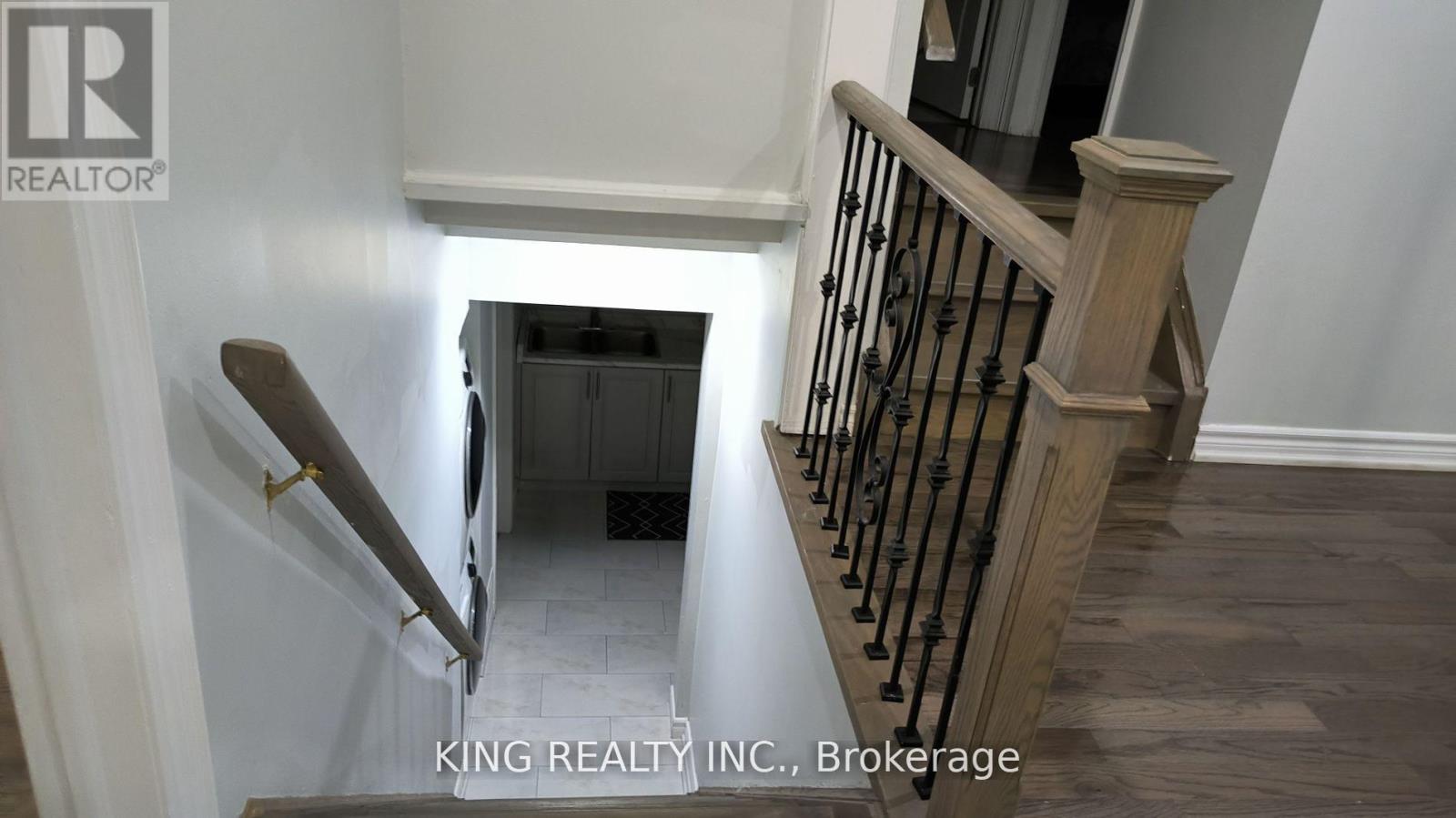 13 Fairfield Avenue, Brampton, Ontario  L6X 2H9 - Photo 14 - W12464239