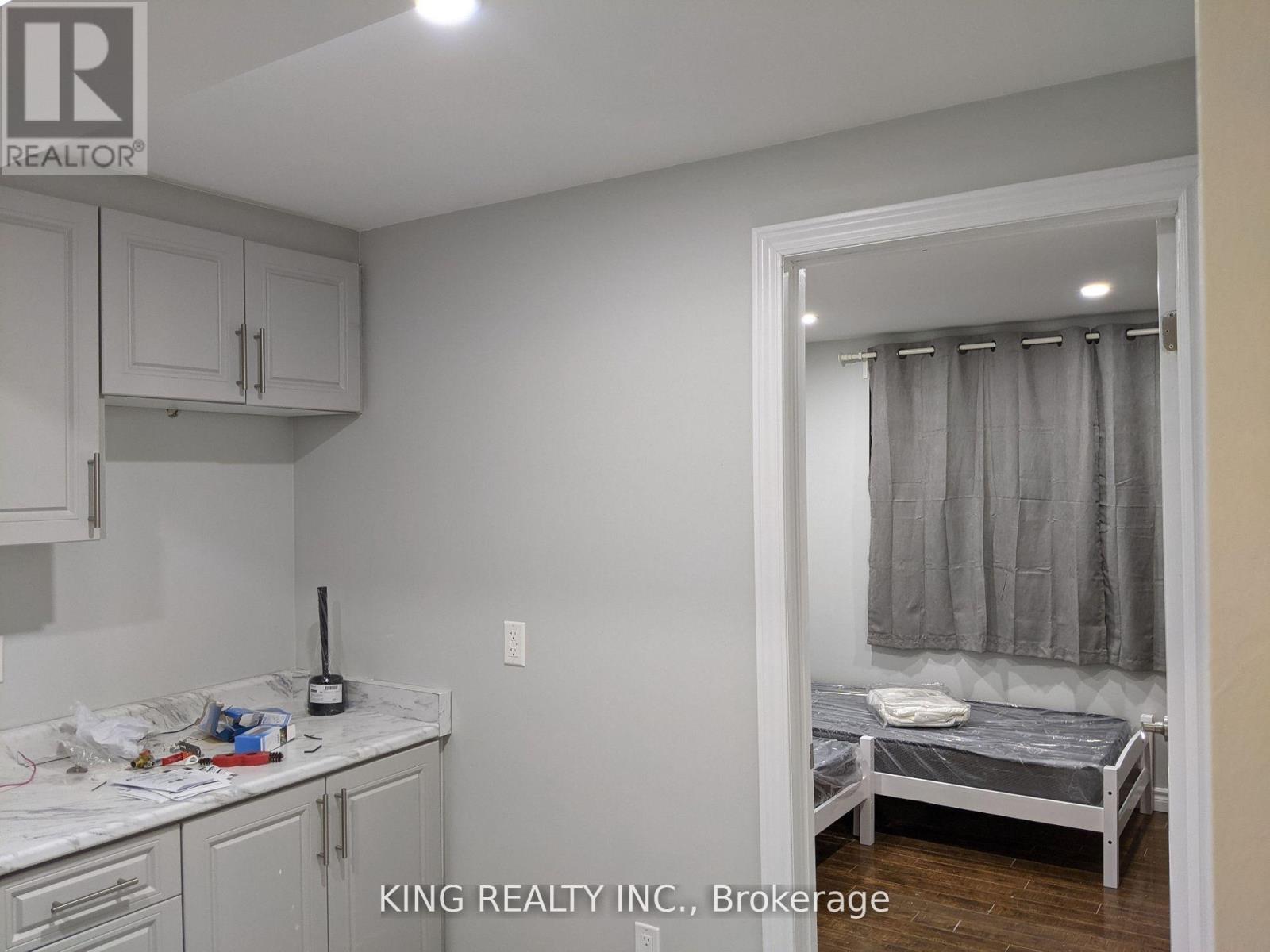 13 Fairfield Avenue, Brampton, Ontario  L6X 2H9 - Photo 18 - W12464239