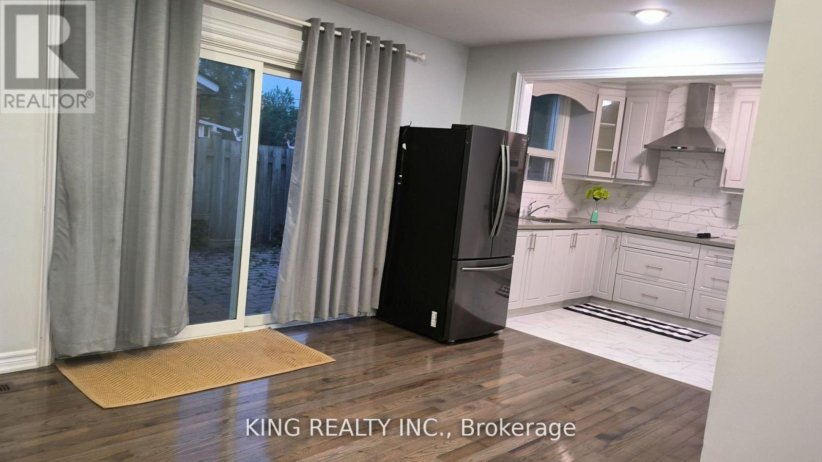 13 Fairfield Avenue, Brampton, Ontario  L6X 2H9 - Photo 4 - W12464239