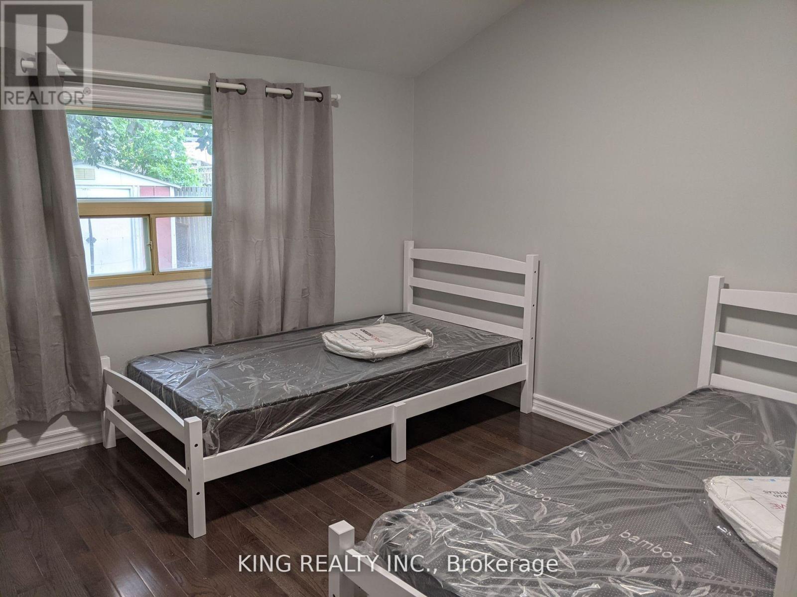 13 Fairfield Avenue, Brampton, Ontario  L6X 2H9 - Photo 7 - W12464239