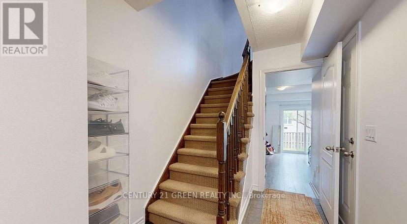8 Bakewell Street, Brampton, Ontario  L6Y 0P9 - Photo 4 - W12464257