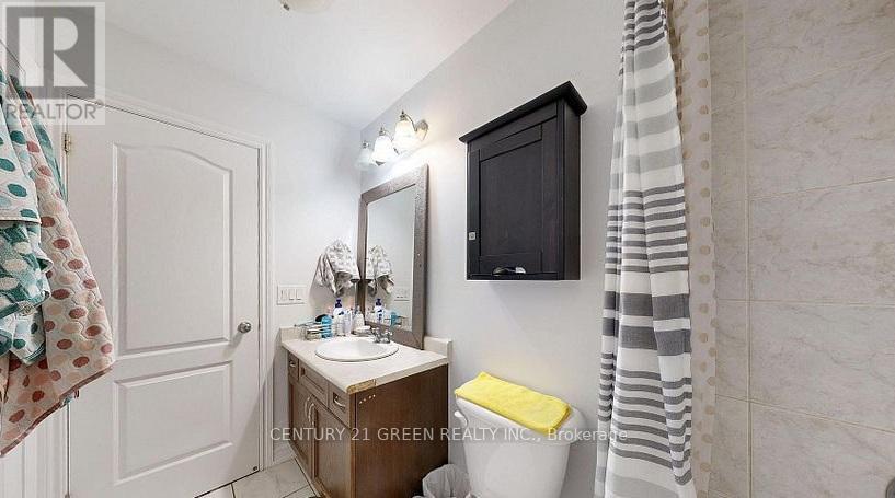 8 Bakewell Street, Brampton, Ontario  L6Y 0P9 - Photo 9 - W12464257