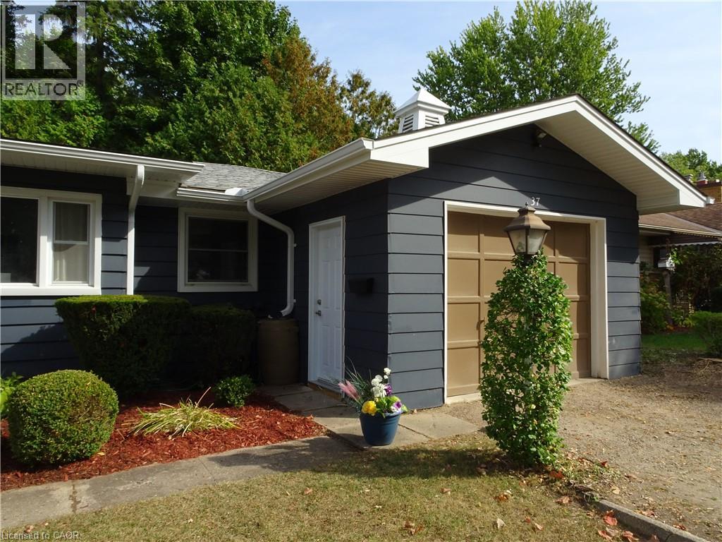 Photo 3 of 22 for 37 Arnella Crescent