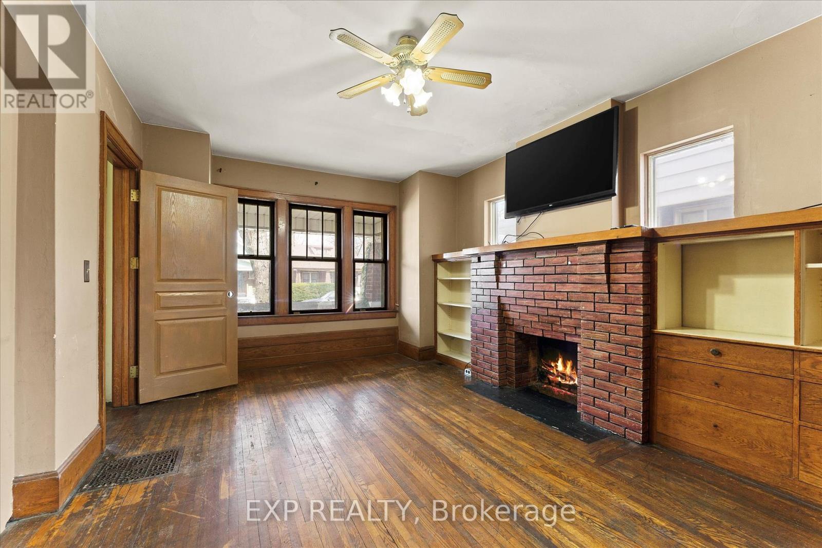 1427 Bruce Avenue, Windsor, Ontario  N8X 1X6 - Photo 3 - X12464250