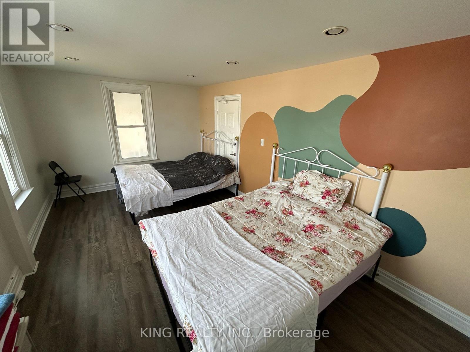 4729 Queen Street, Niagara Falls, Ontario  L2E 2M1 - Photo 13 - X12464276