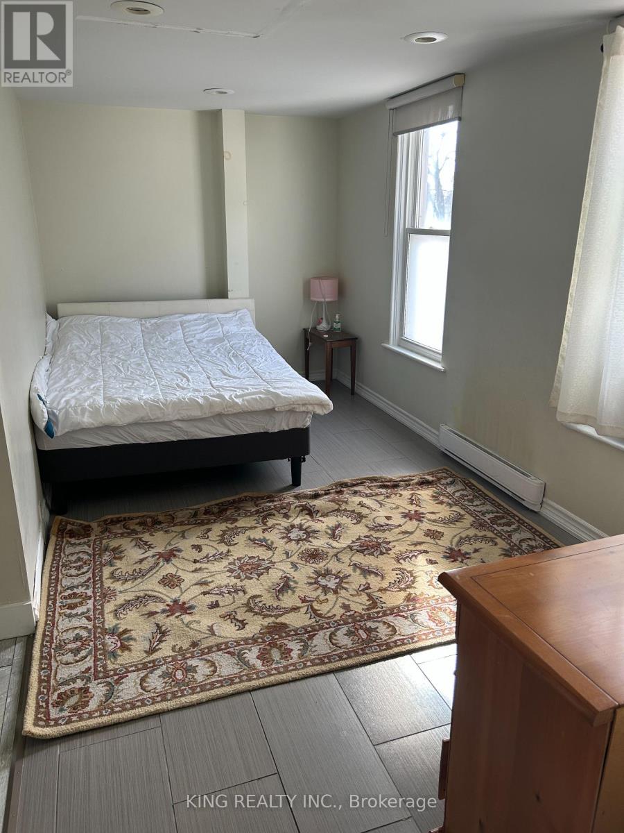 4729 Queen Street, Niagara Falls, Ontario  L2E 2M1 - Photo 7 - X12464276