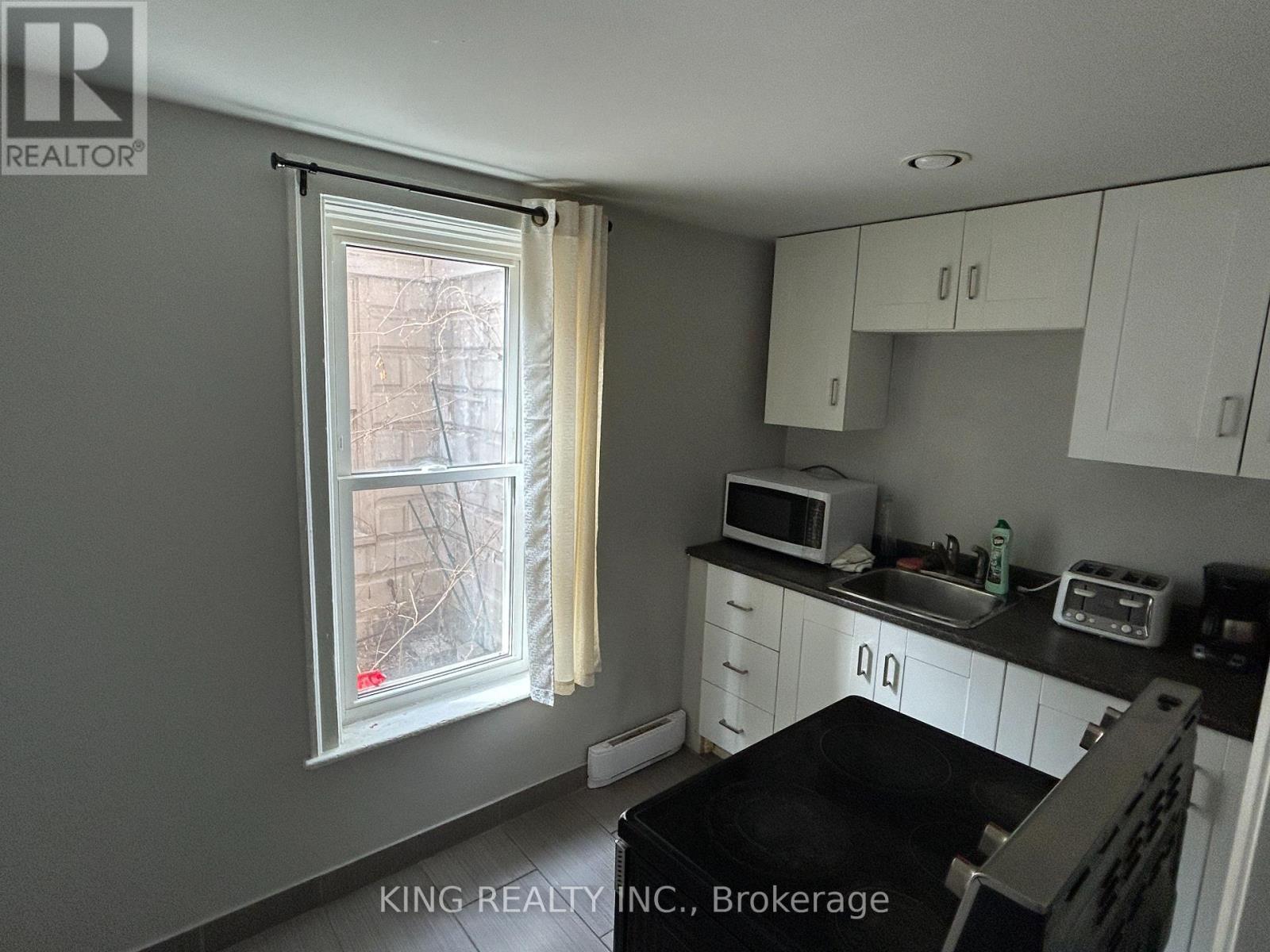 4729 Queen Street, Niagara Falls, Ontario  L2E 2M1 - Photo 9 - X12464276