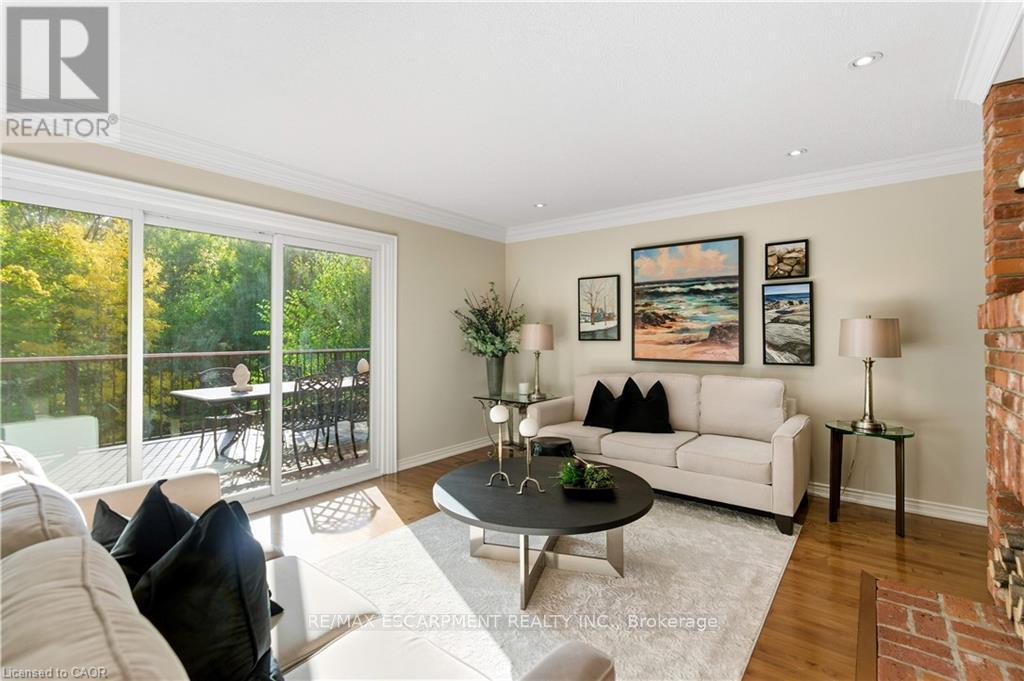 9 Mays Crescent, Hamilton, Ontario  L8B 0G4 - Photo 17 - X12464278