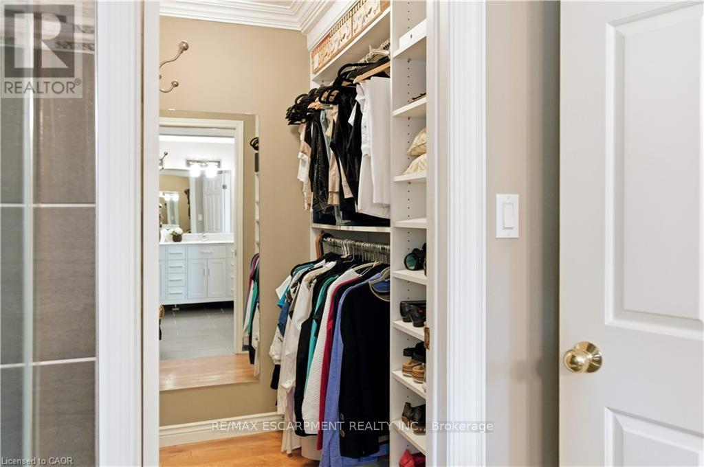 9 Mays Crescent, Hamilton, Ontario  L8B 0G4 - Photo 23 - X12464278