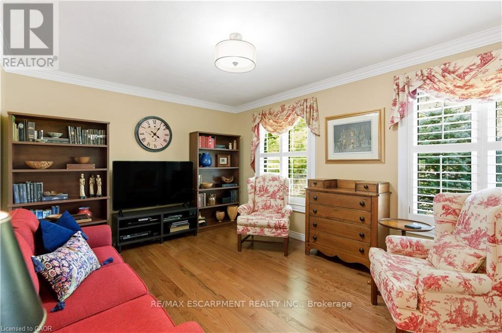 9 Mays Crescent, Hamilton, Ontario  L8B 0G4 - Photo 26 - X12464278