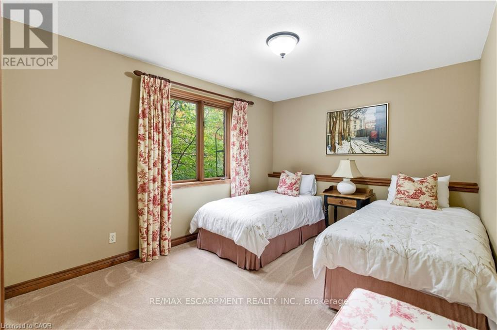 9 Mays Crescent, Hamilton, Ontario  L8B 0G4 - Photo 29 - X12464278