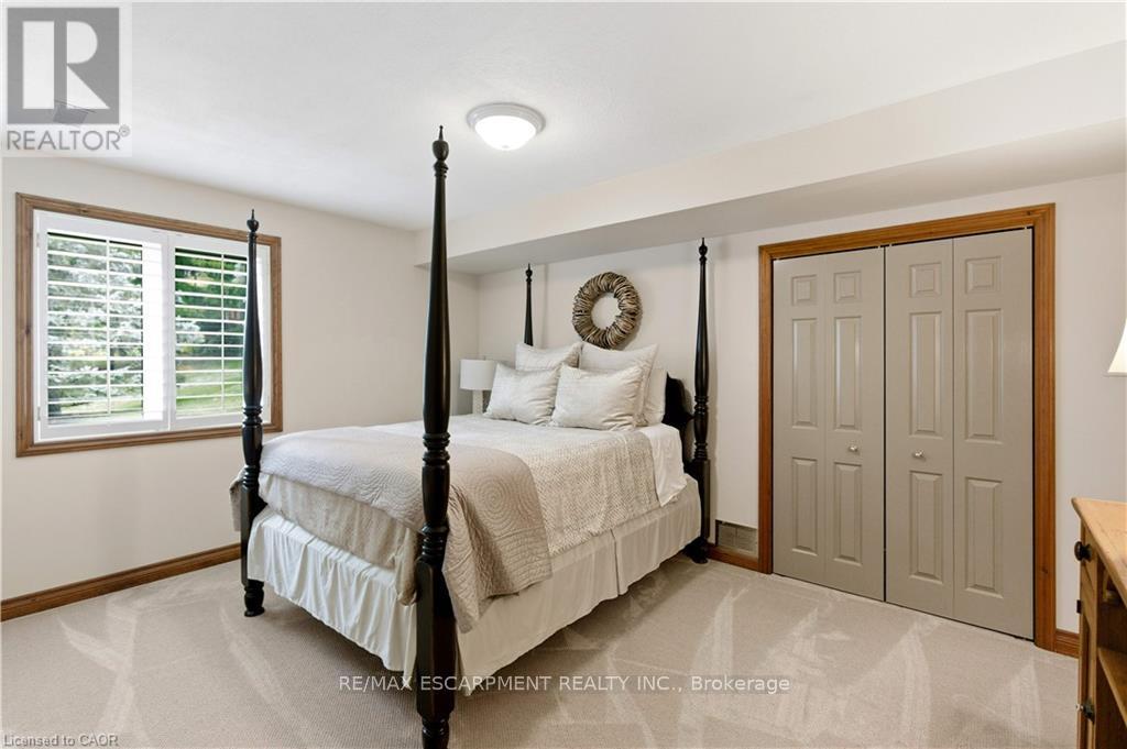9 Mays Crescent, Hamilton, Ontario  L8B 0G4 - Photo 30 - X12464278