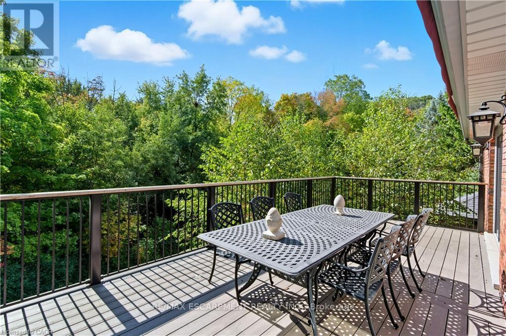 9 Mays Crescent, Hamilton, Ontario  L8B 0G4 - Photo 35 - X12464278