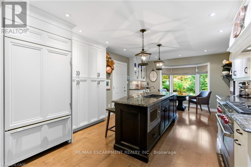 9 Mays Crescent, Hamilton, Ontario  L8B 0G4 - Photo 4 - X12464278