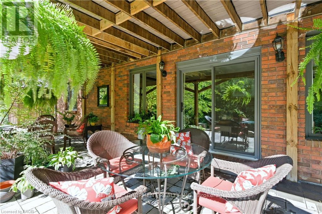 9 Mays Crescent, Hamilton, Ontario  L8B 0G4 - Photo 40 - X12464278