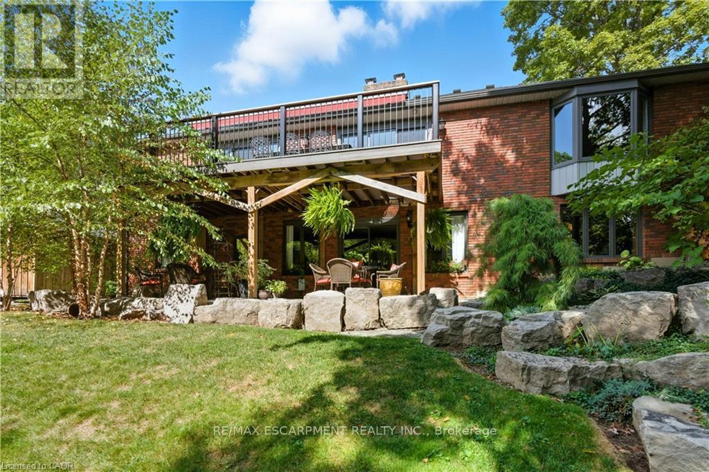9 Mays Crescent, Hamilton, Ontario  L8B 0G4 - Photo 42 - X12464278