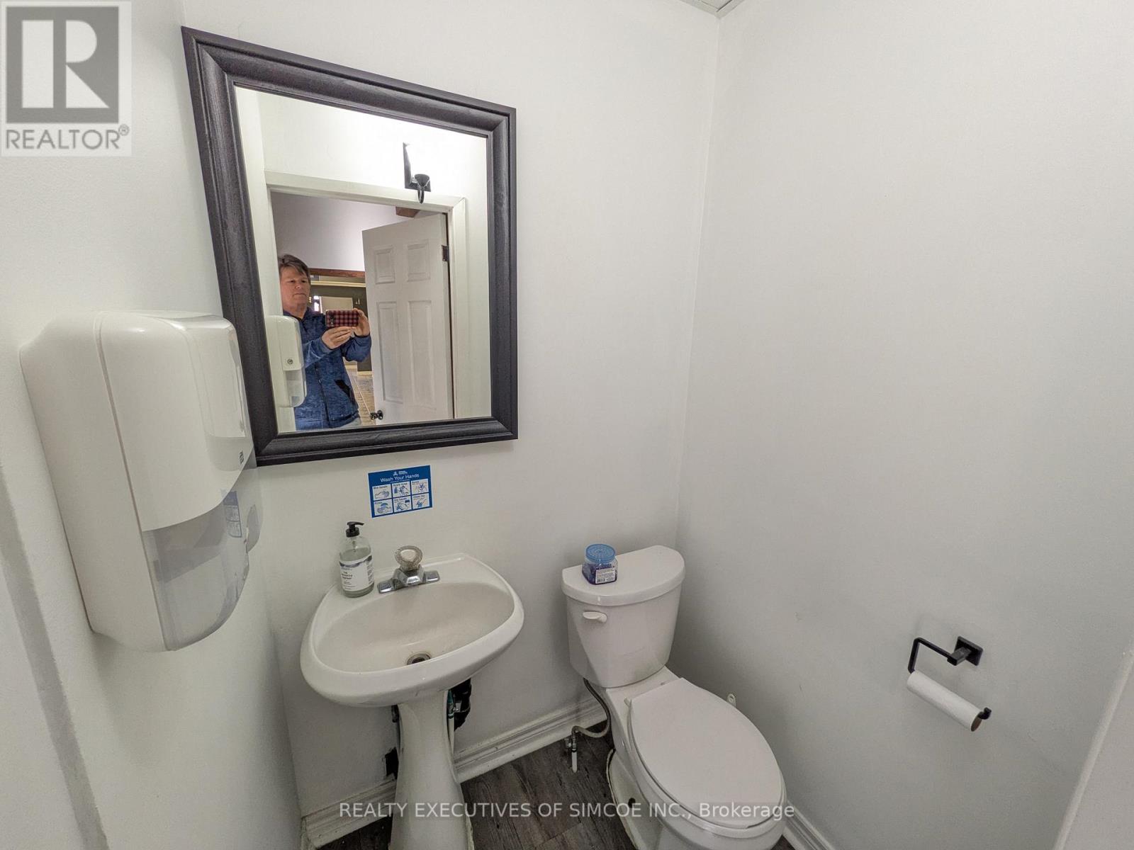 94 Bayfield Street, Barrie, Ontario  L4M 3A8 - Photo 10 - S12351061