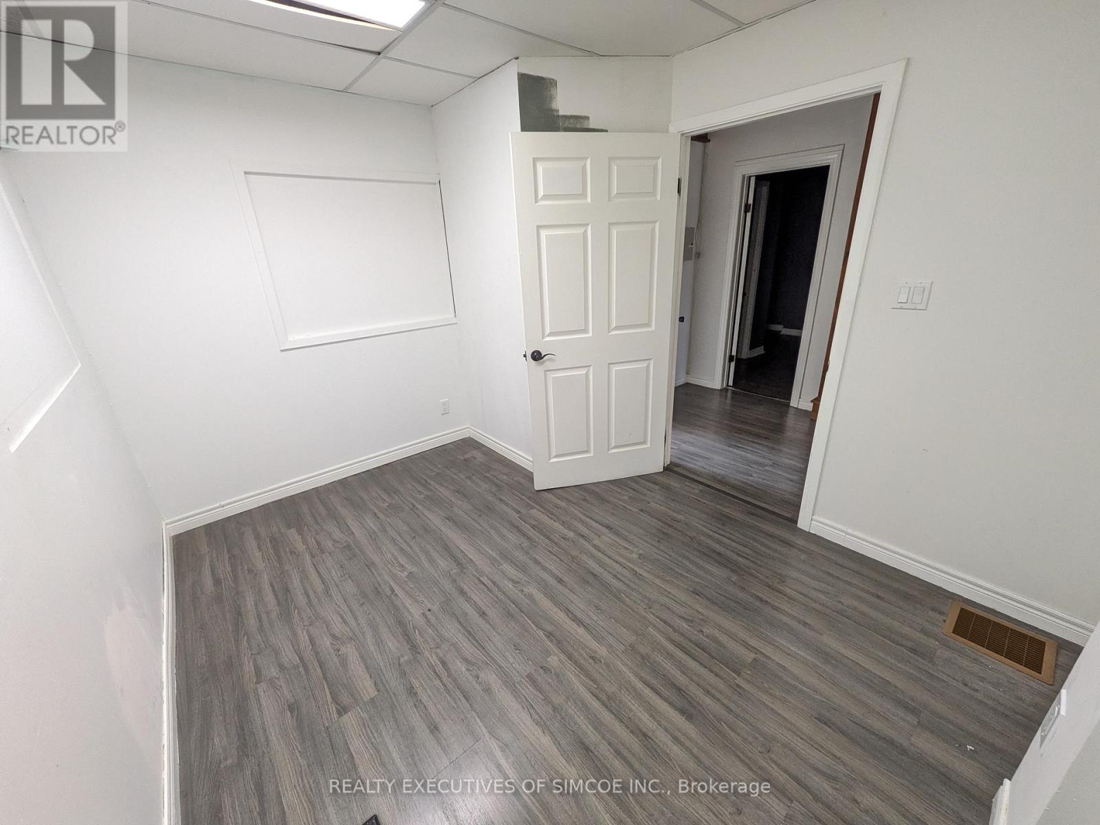 94 Bayfield Street, Barrie, Ontario  L4M 3A8 - Photo 11 - S12351061