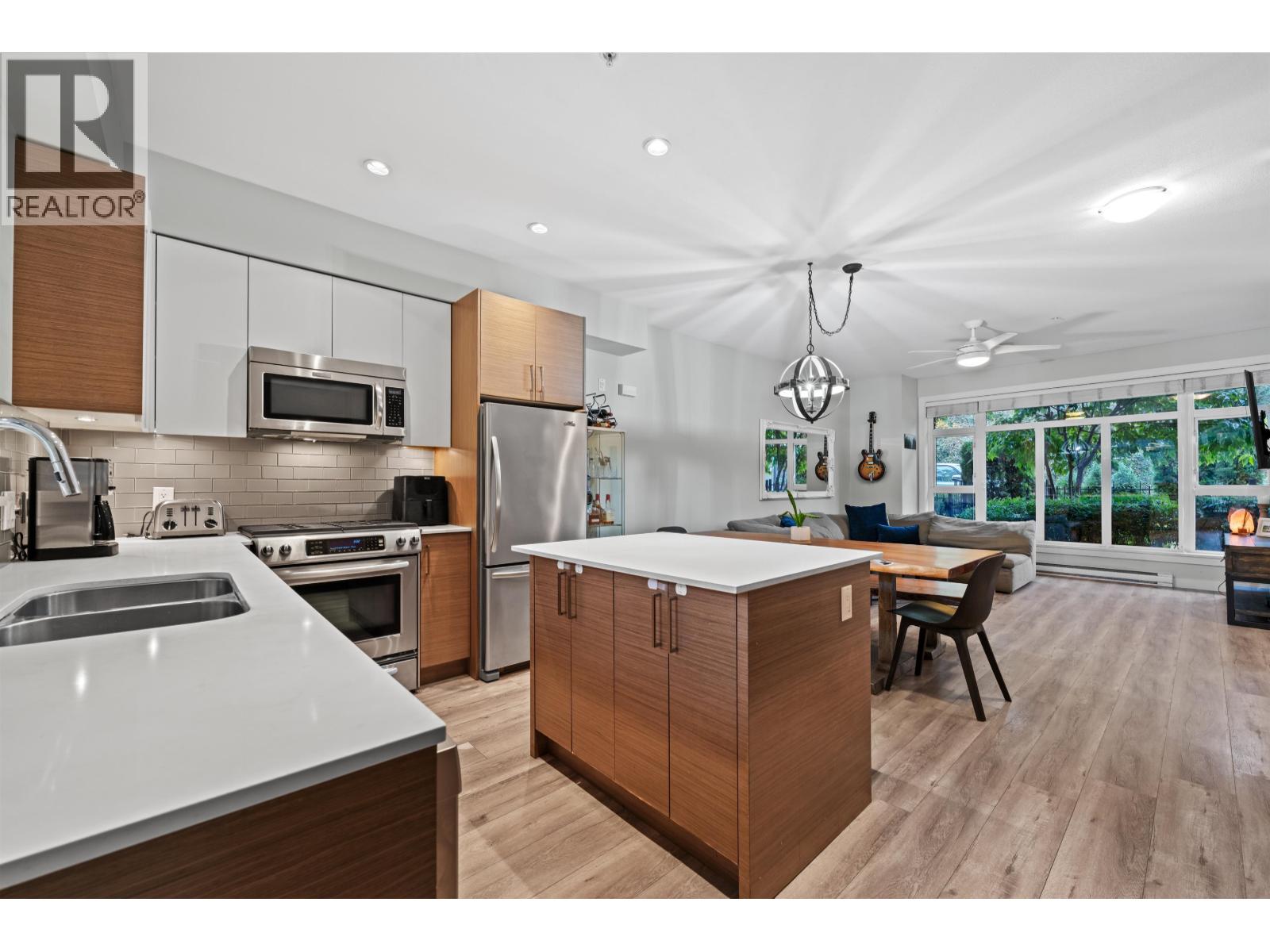 207 2135 Heritage Park Lane, North Vancouver, British Columbia  V7H 0B6 - Photo 10 - R3058869