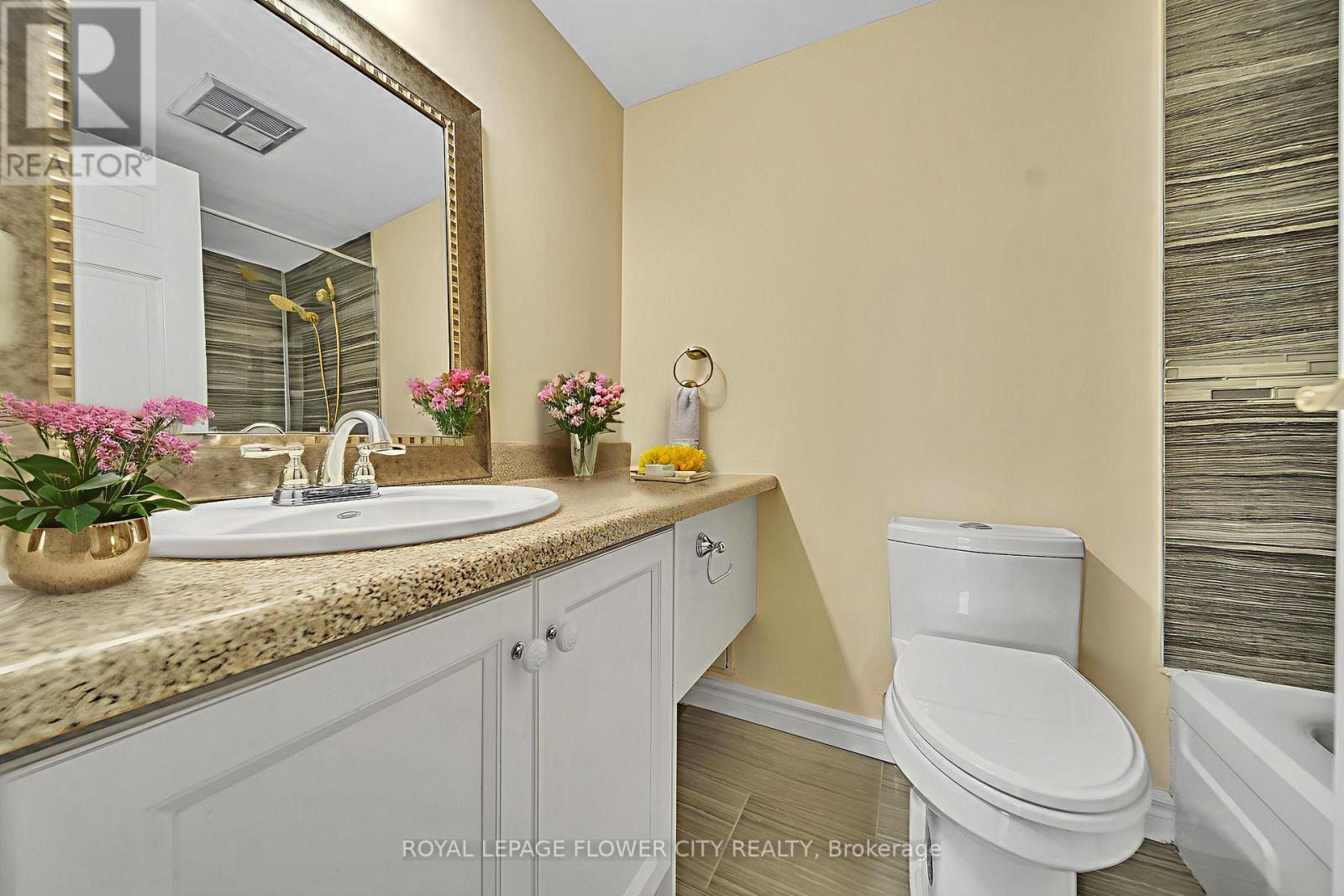 602 - 1515 Lakeshore Road E, Mississauga, Ontario  L5E 3E3 - Photo 27 - W12463702