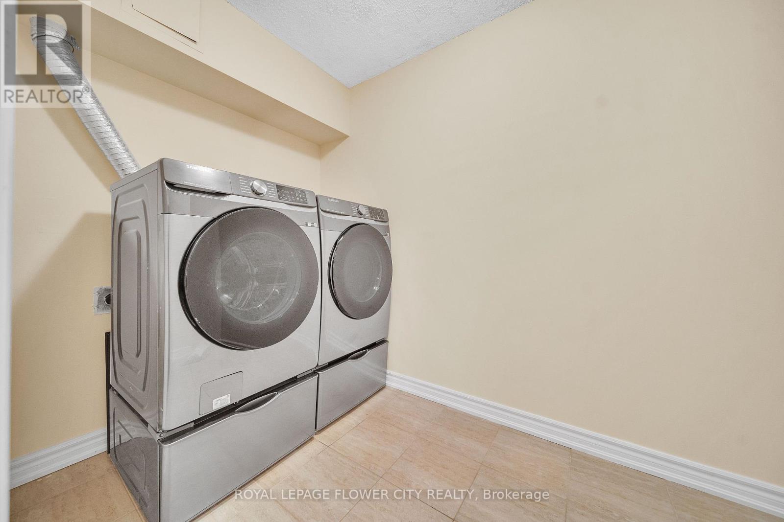 602 - 1515 Lakeshore Road E, Mississauga, Ontario  L5E 3E3 - Photo 29 - W12463702