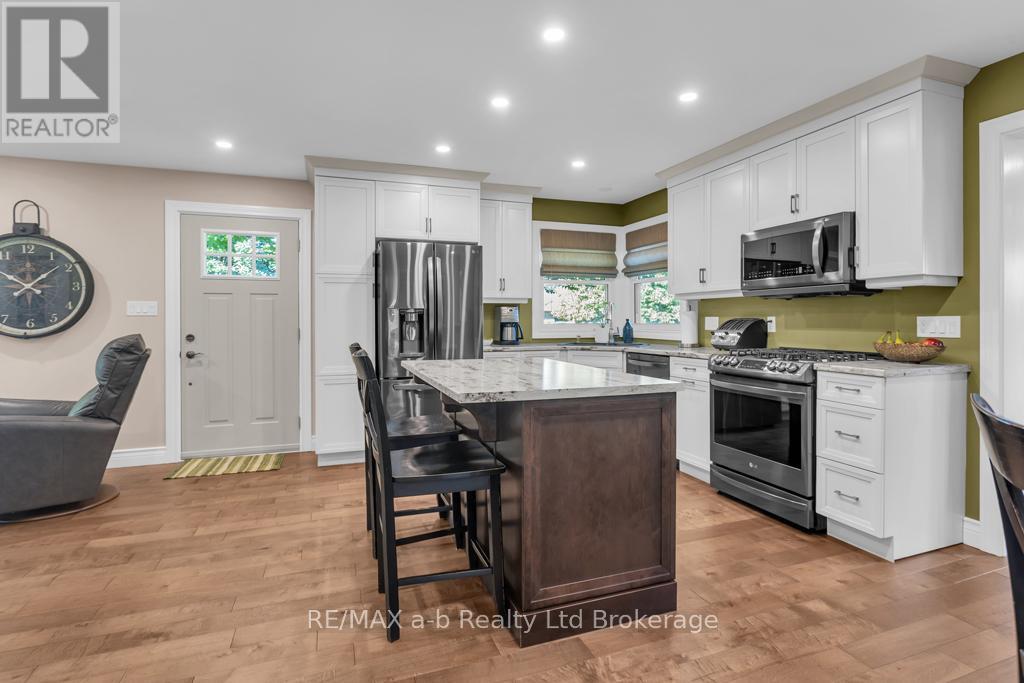 16 Charlotte Avenue, Tillsonburg, Ontario  N4G 4C2 - Photo 13 - X12464352