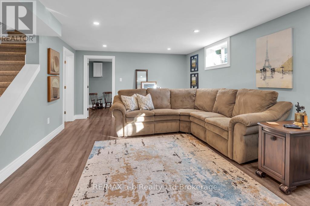 16 Charlotte Avenue, Tillsonburg, Ontario  N4G 4C2 - Photo 22 - X12464352