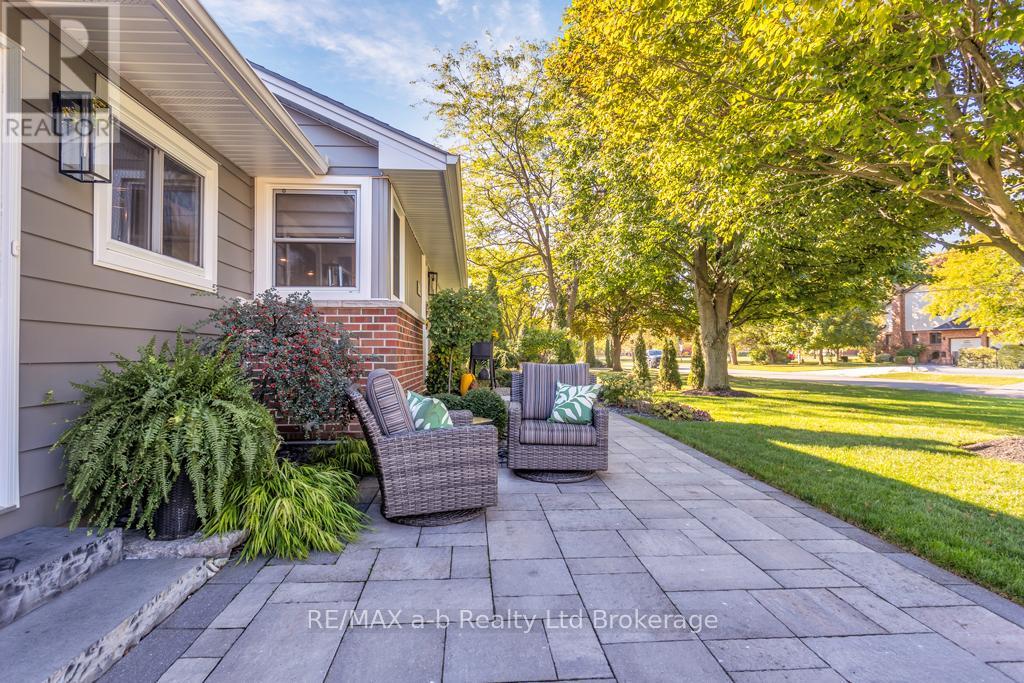 16 Charlotte Avenue, Tillsonburg, Ontario  N4G 4C2 - Photo 3 - X12464352