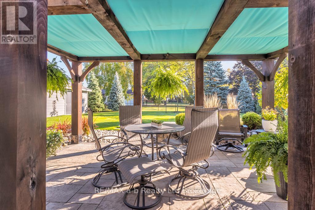 16 Charlotte Avenue, Tillsonburg, Ontario  N4G 4C2 - Photo 31 - X12464352