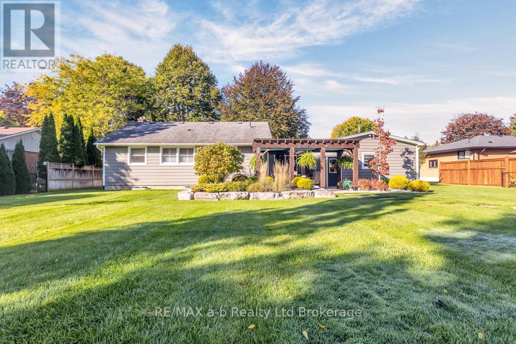 16 Charlotte Avenue, Tillsonburg, Ontario  N4G 4C2 - Photo 32 - X12464352