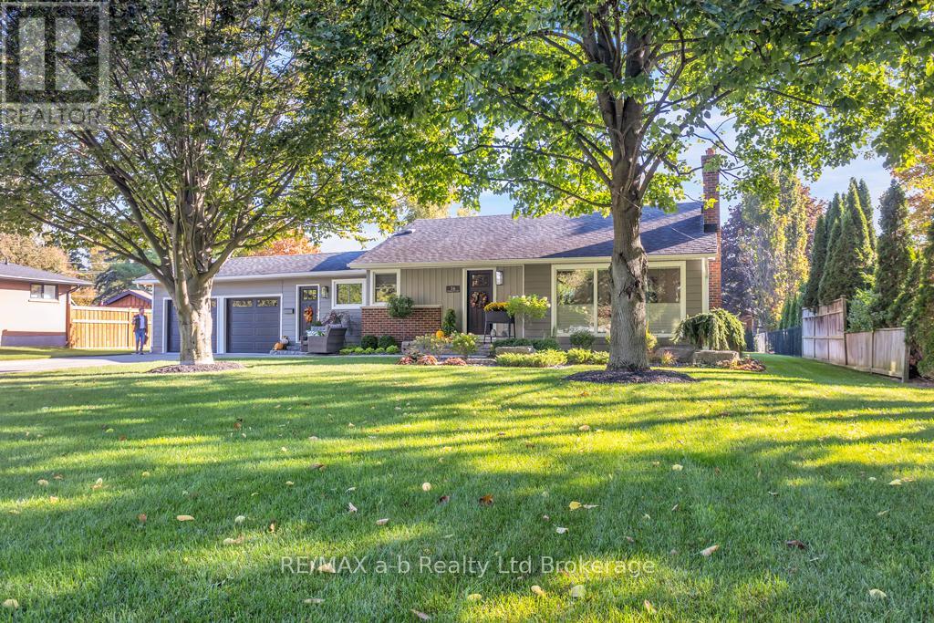16 Charlotte Avenue, Tillsonburg, Ontario  N4G 4C2 - Photo 4 - X12464352