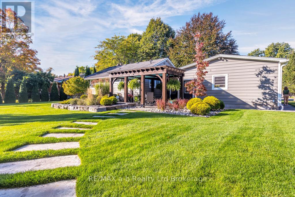 16 Charlotte Avenue, Tillsonburg, Ontario  N4G 4C2 - Photo 7 - X12464352