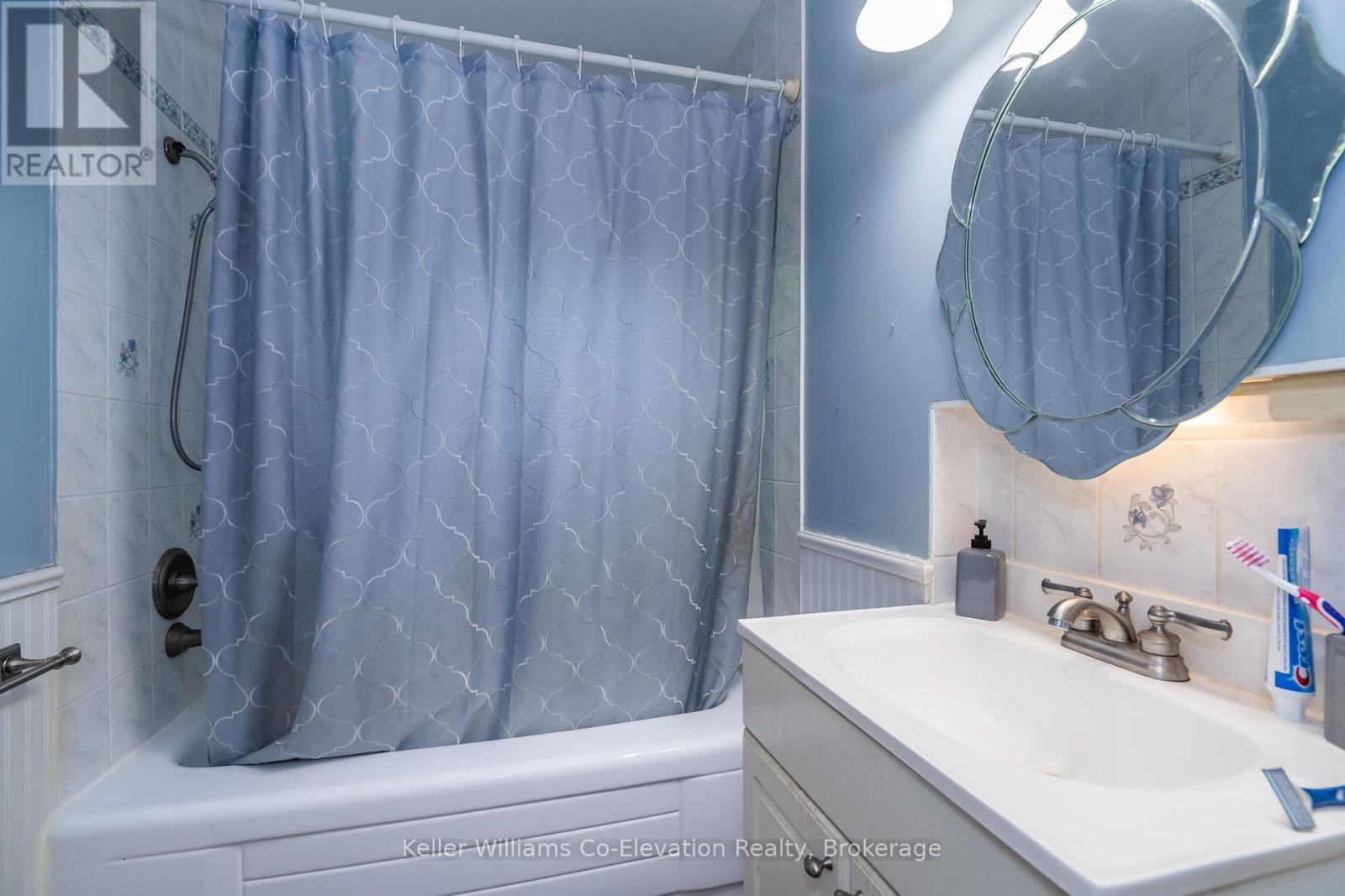 137 Oliver Drive, Tiny, Ontario  L0L 2J0 - Photo 14 - S12464361