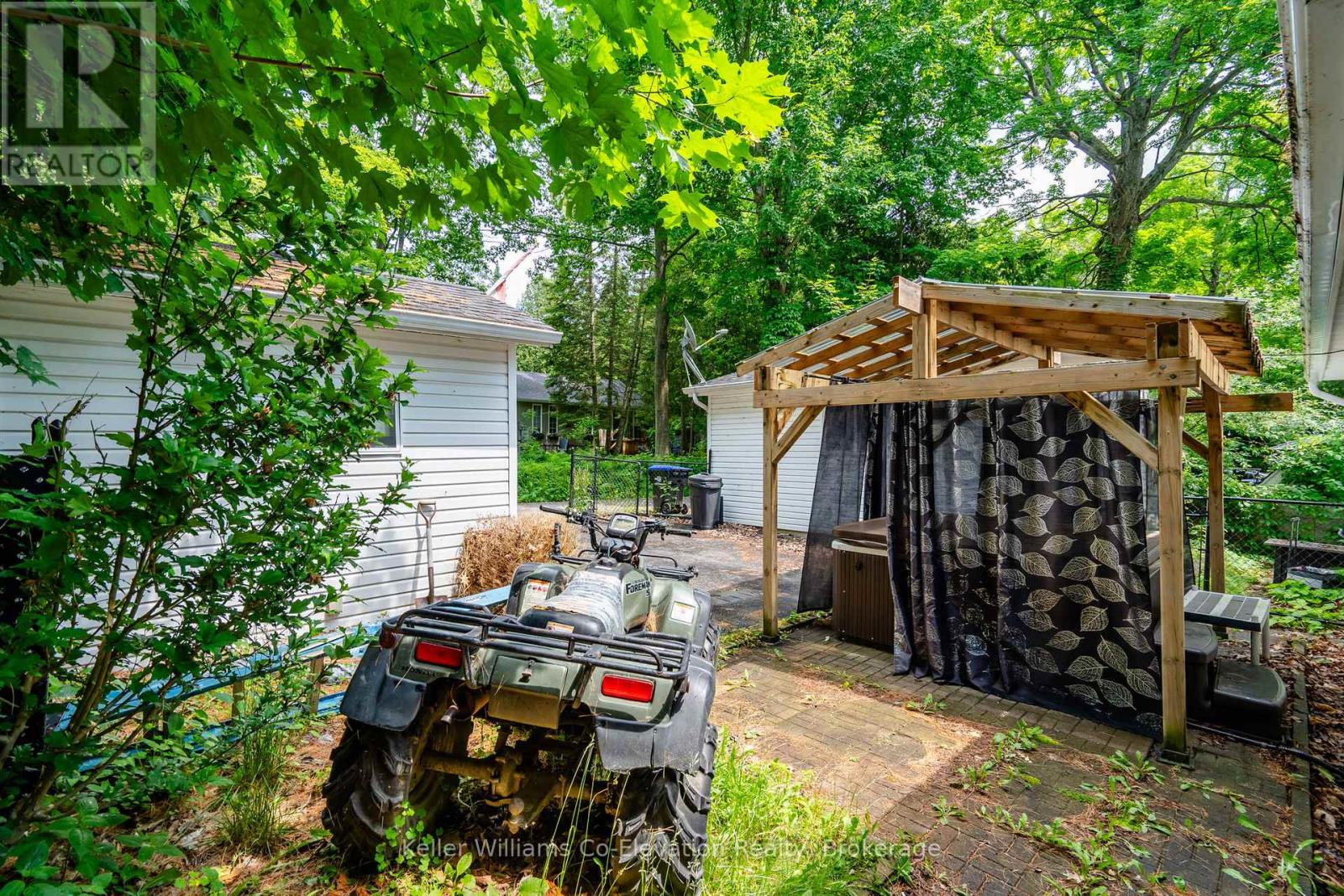 137 Oliver Drive, Tiny, Ontario  L0L 2J0 - Photo 17 - S12464361