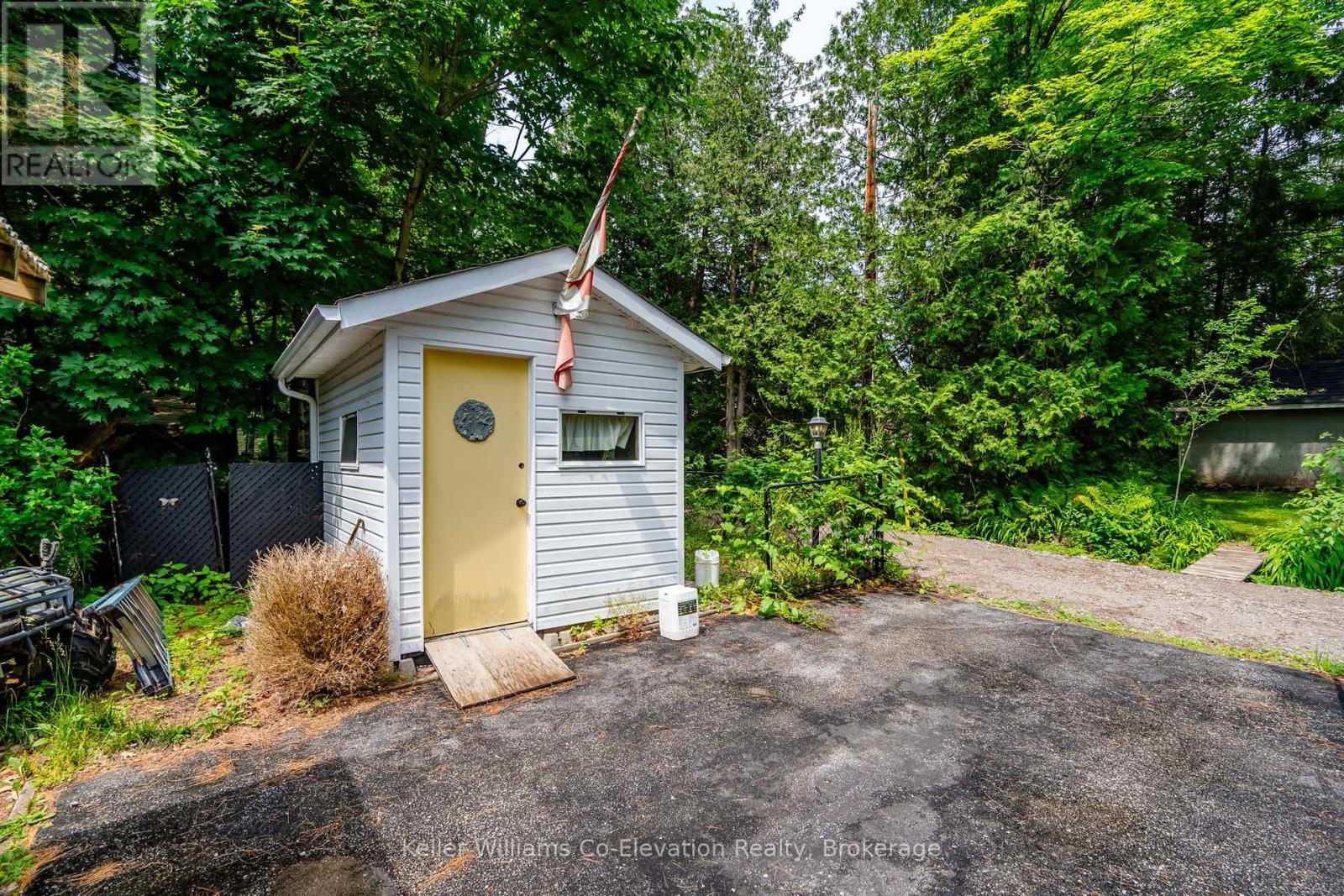 137 Oliver Drive, Tiny, Ontario  L0L 2J0 - Photo 18 - S12464361