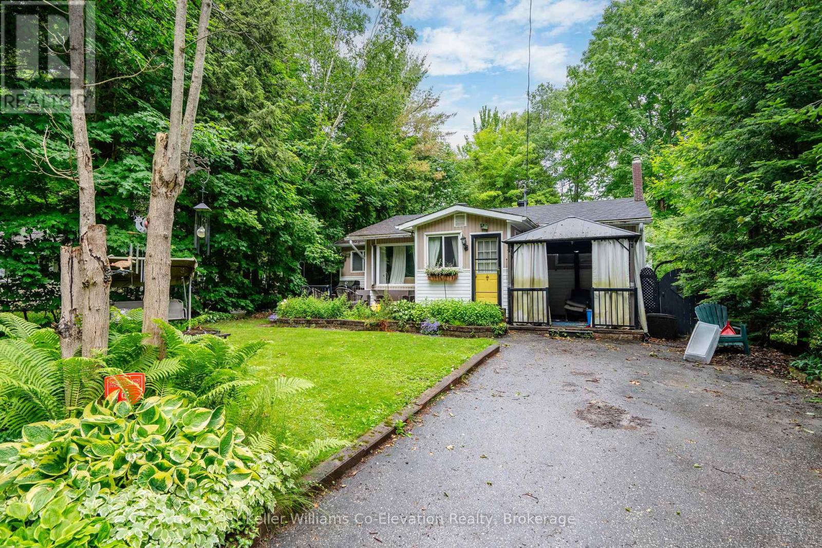 137 Oliver Drive, Tiny, Ontario  L0L 2J0 - Photo 2 - S12464361