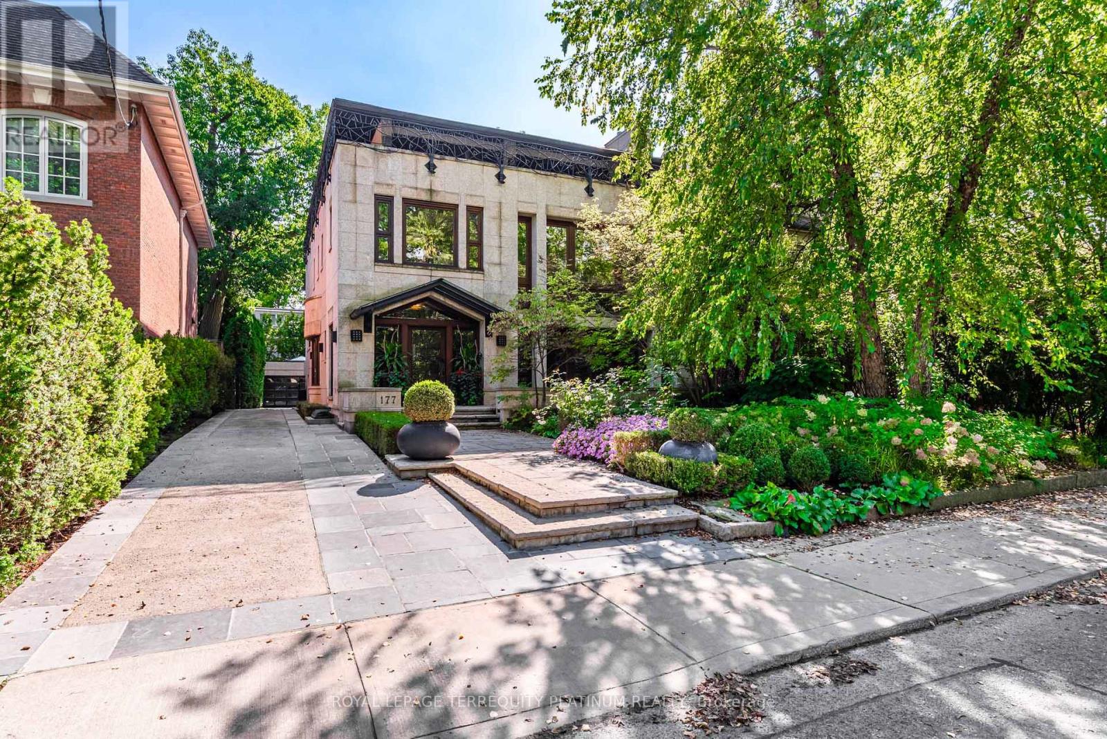 177 Roxborough Drive, Toronto, Ontario  M4W 1X7 - Photo 2 - C12464026