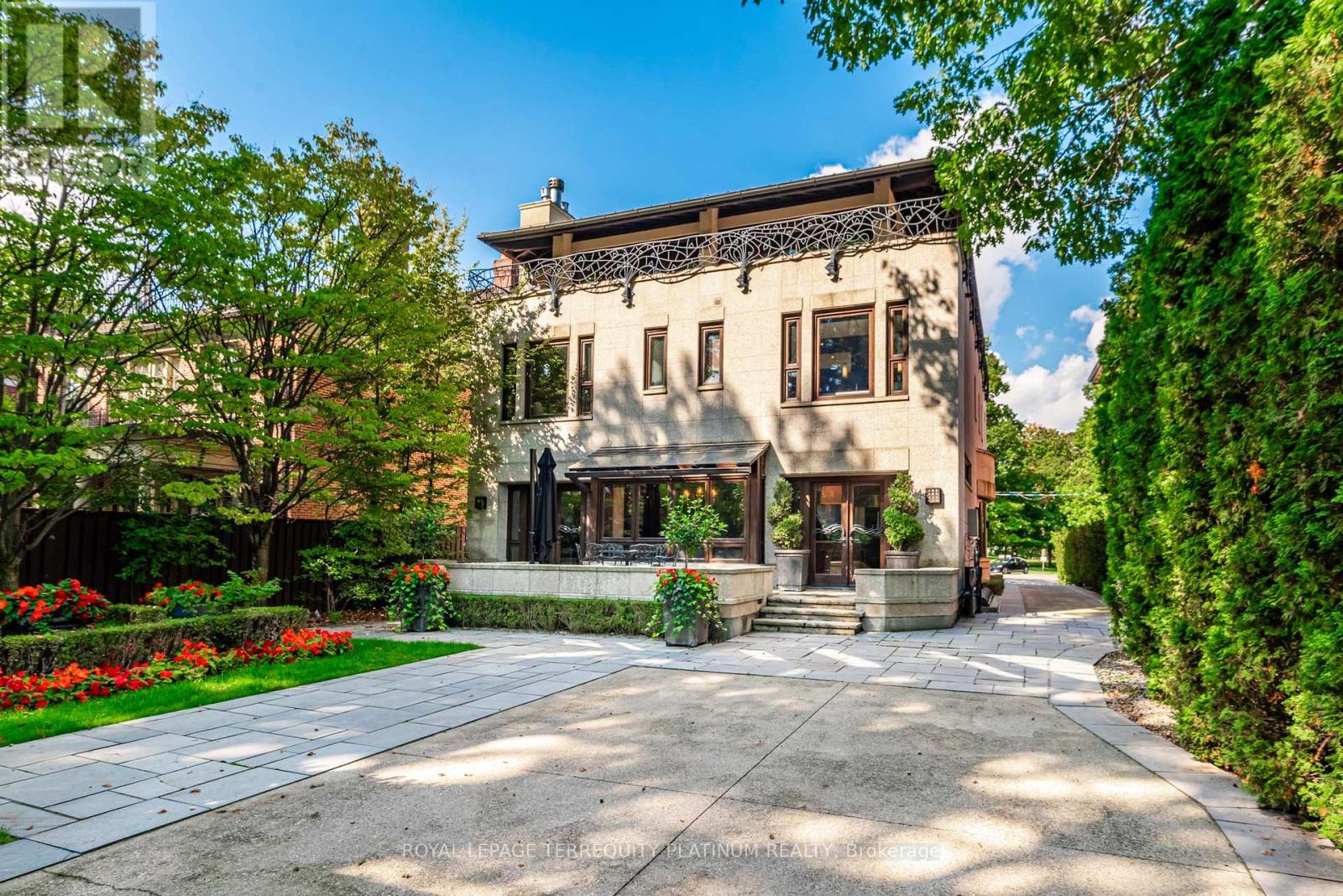 177 Roxborough Drive, Toronto, Ontario  M4W 1X7 - Photo 3 - C12464026