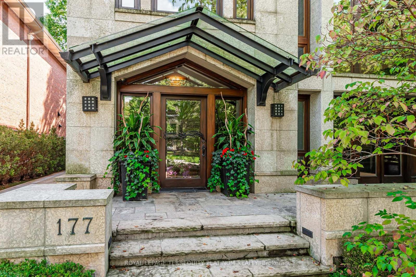 177 Roxborough Drive, Toronto, Ontario  M4W 1X7 - Photo 4 - C12464026
