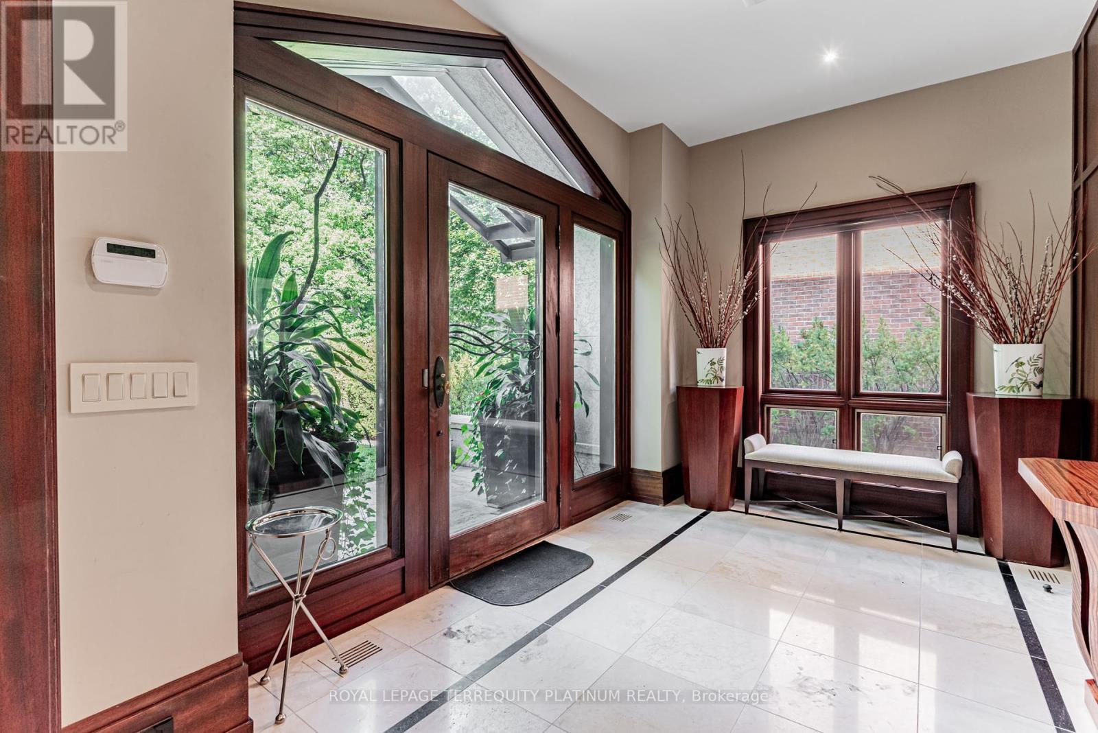 177 Roxborough Drive, Toronto, Ontario  M4W 1X7 - Photo 5 - C12464026