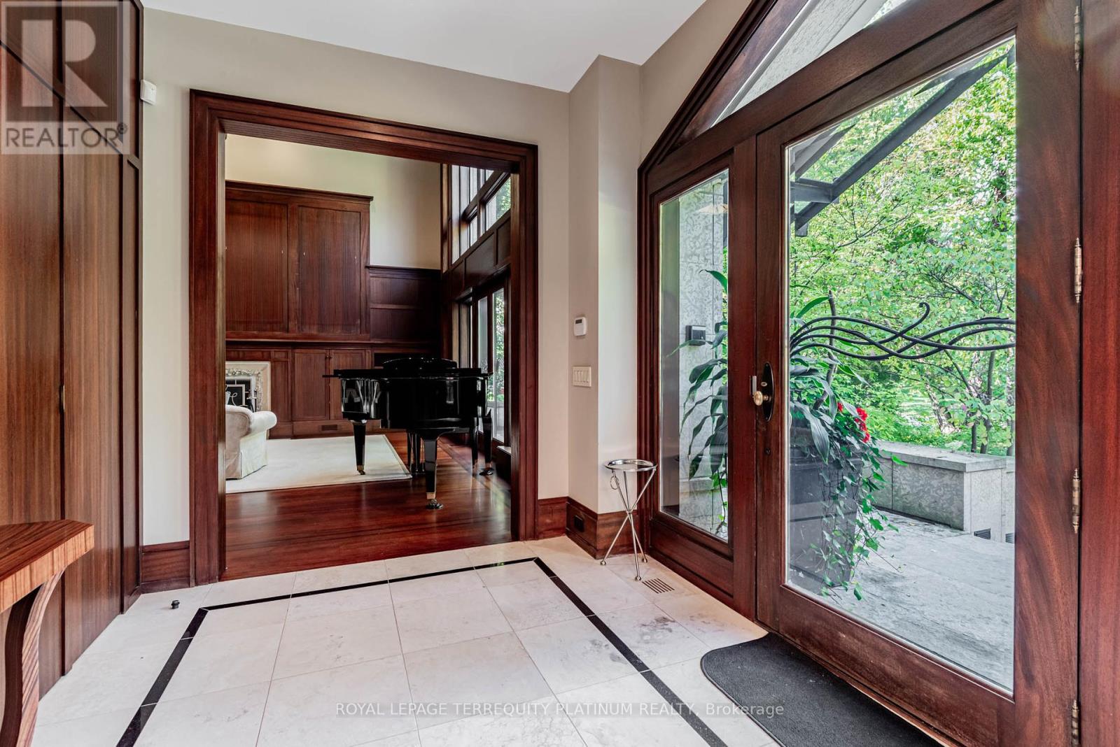 177 Roxborough Drive, Toronto, Ontario  M4W 1X7 - Photo 6 - C12464026