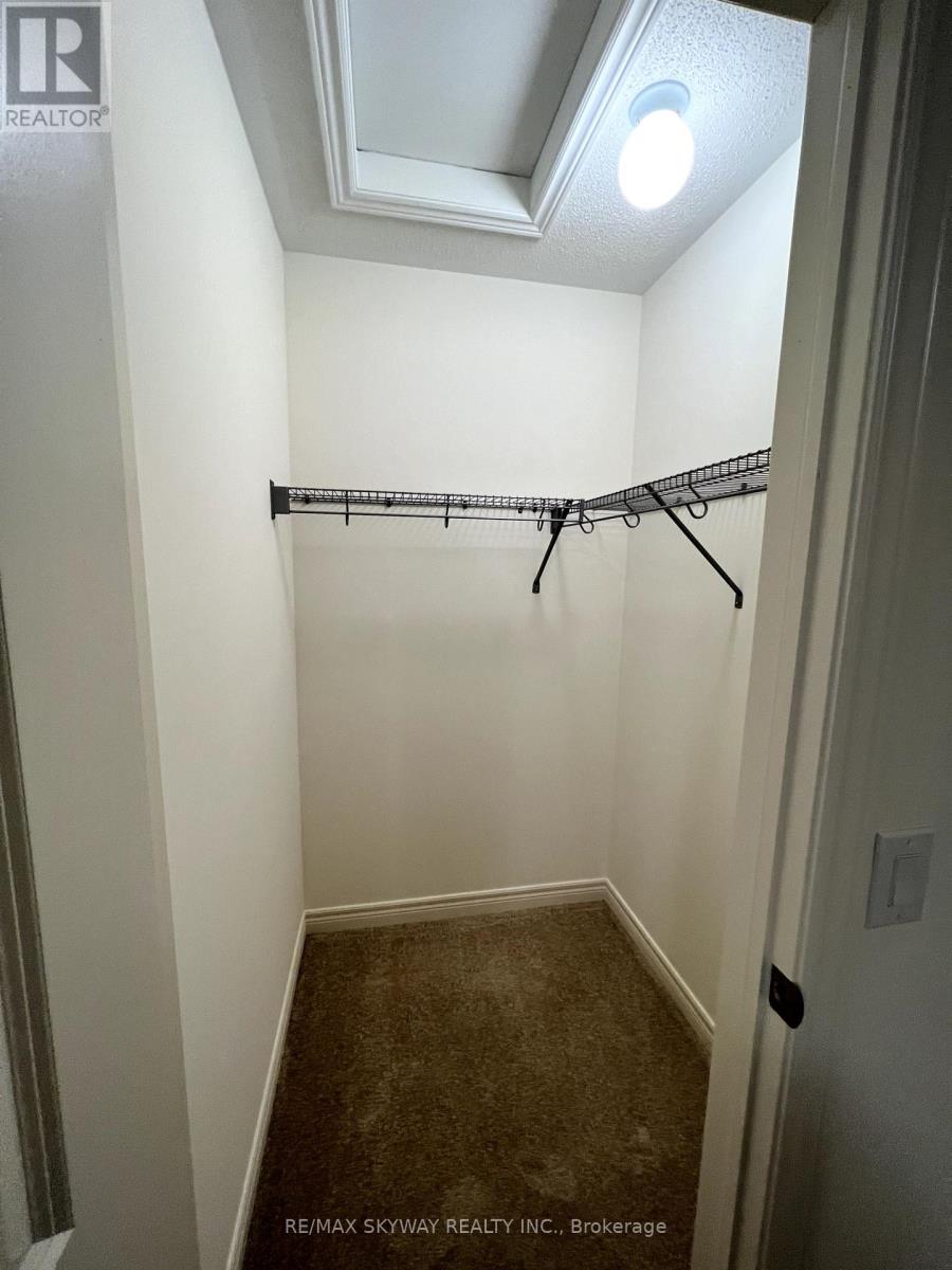 38 Donald Stewart Road, Brampton, Ontario  L7A 0C3 - Photo 12 - W12464290